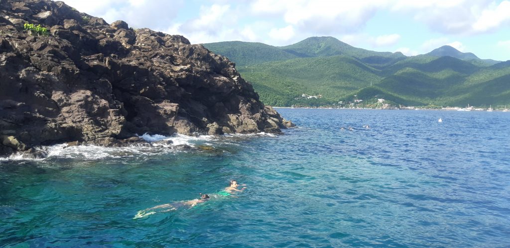 La réserve Cousteau depuis le bateau en Guadeloupe