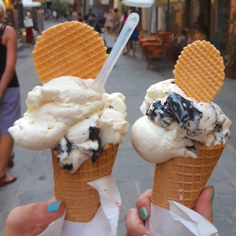 deux glaces aux Cinque Terre
