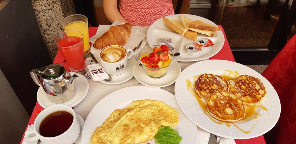 Petit déjeuner à Rome