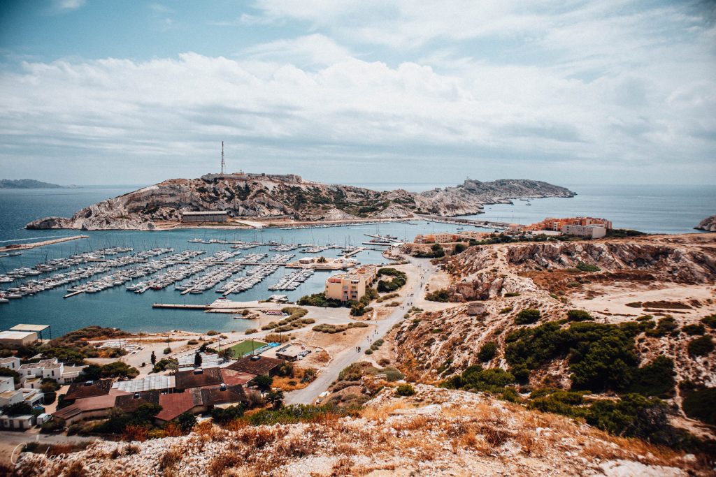 Vue sur le port des îles du Frioul