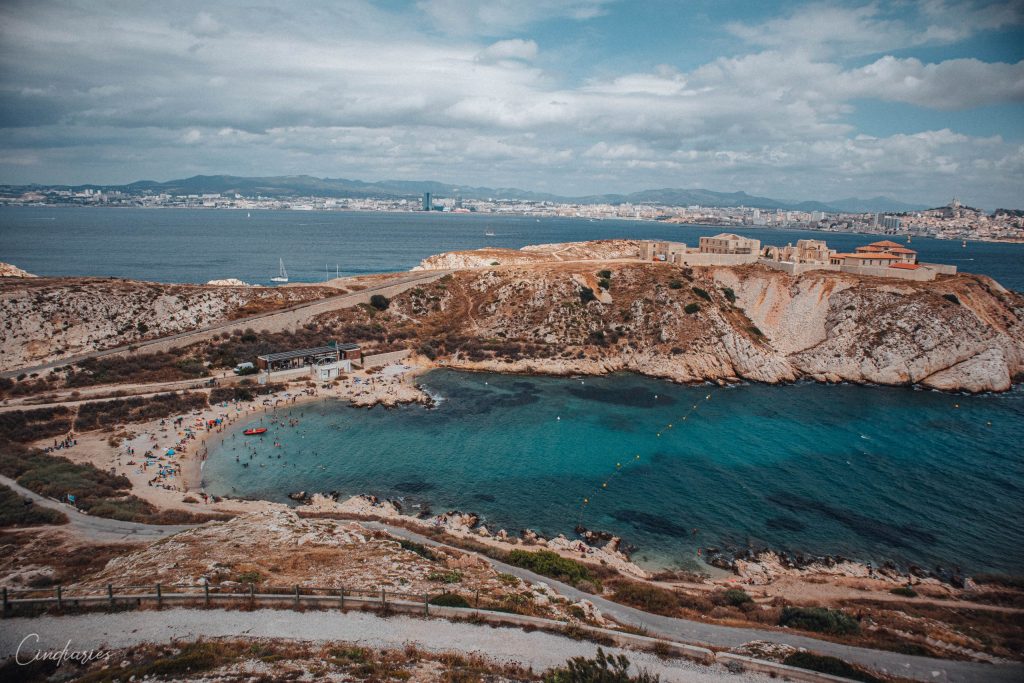 Vue sur la plage de Saint-Estève, île du Frioul
