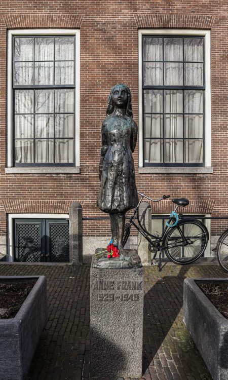 Statue d'Anne Franck à Amsterdam