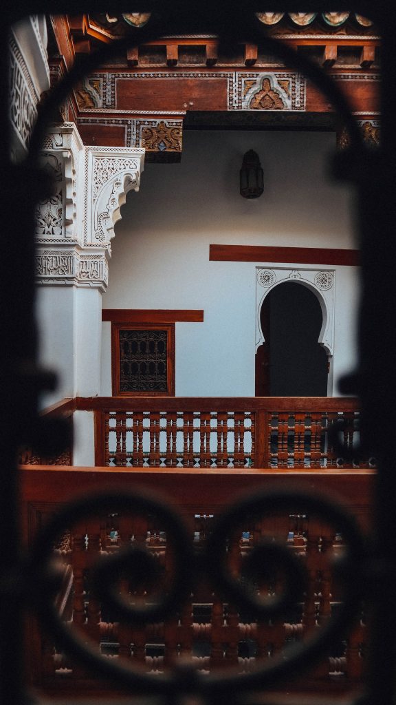 rembarde de cour intérieur de la Médersa Ben Youssef