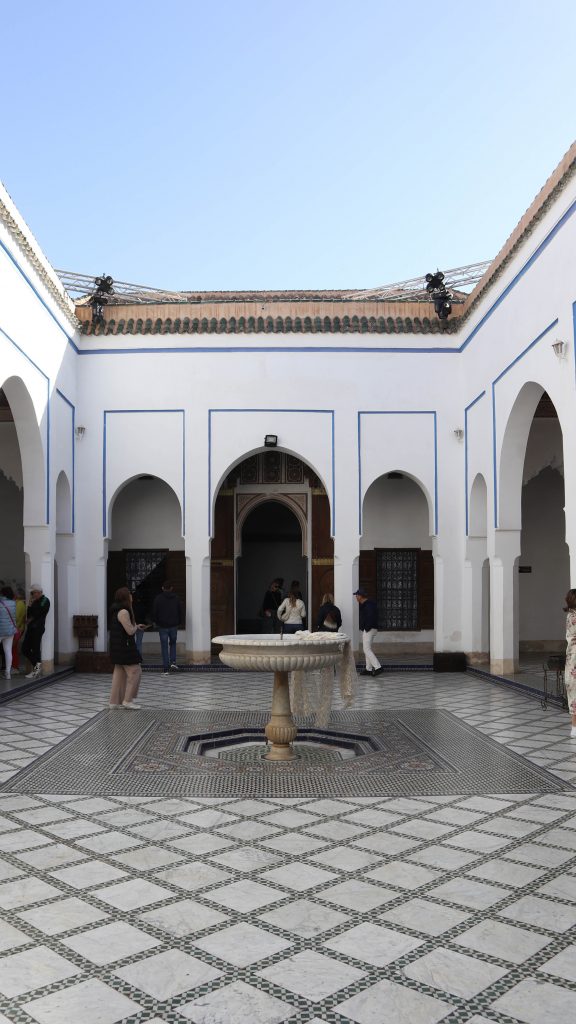 Cour avec fontaine centrale du Palais de la Bahia