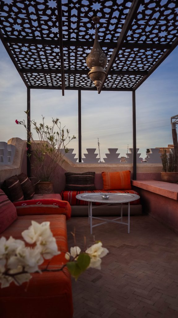 Canapés sur le rooftop du riad