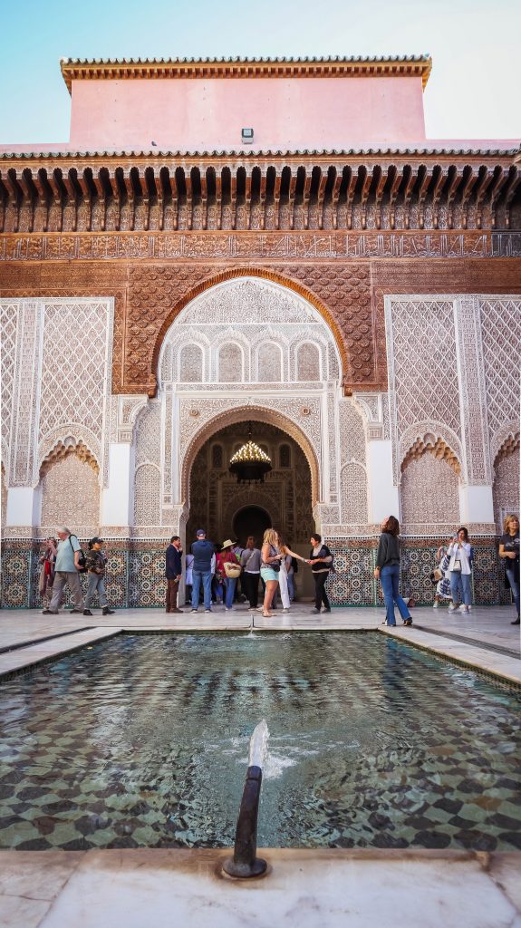 patio avec bassin vue du bas