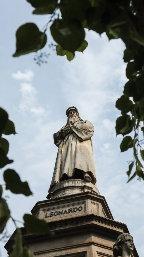 Statue Léonard de Vinci, Piazza della Scala, Milan
