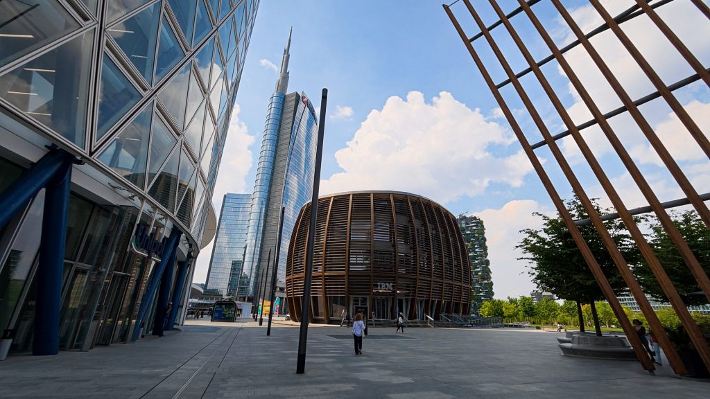 Piazza Gae Aulenti, Milan