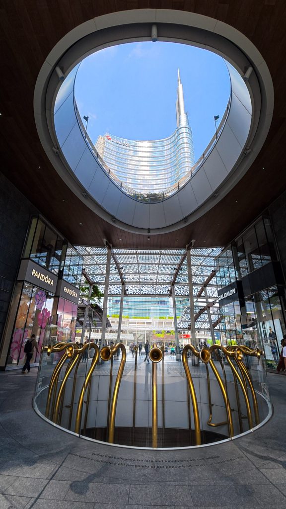 Piazza Gae Aulenti, Milan