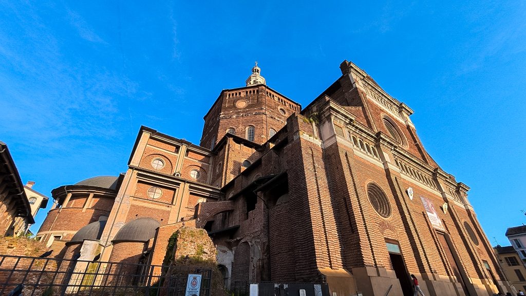 Le Duomo de Pavia, cathédrale emblématique de Pavia, Lombardie