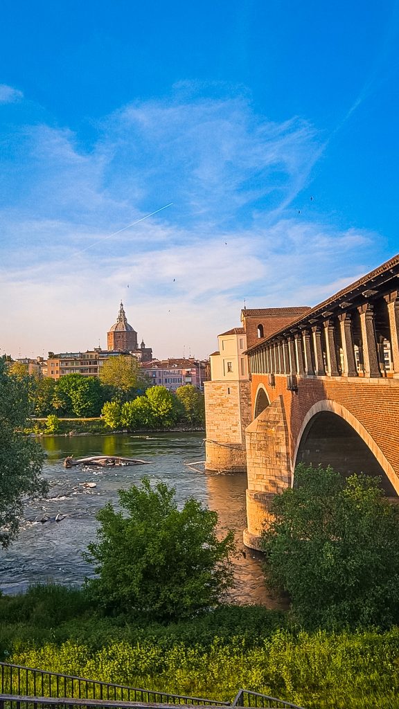 Vue de Pavia et du Ponte Coperto, Lombardie, Italie