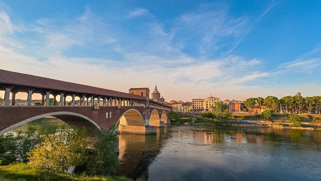 vue de Pavia et du Ponte Coperto, Lombardie, Italie