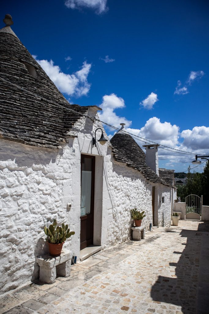 les trulli, ces maisons typiques d'Alberobello dans les Pouilles
