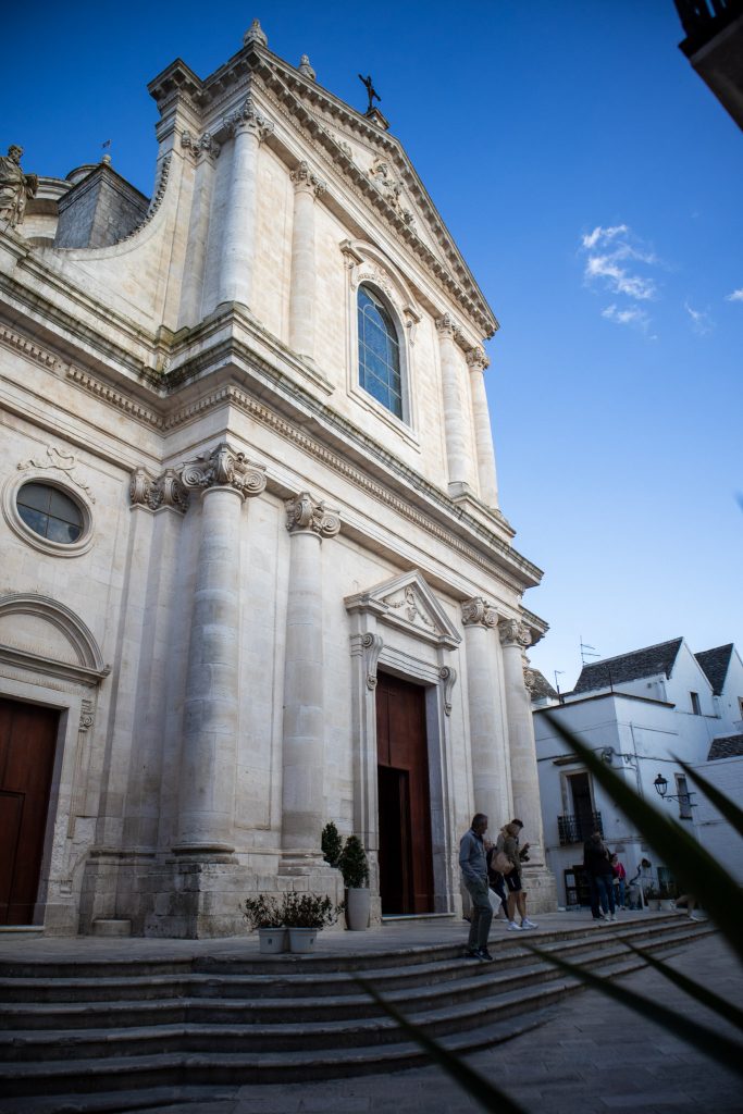 l’église mère San Giorgio de Locorotondo, Pouilles, Italie