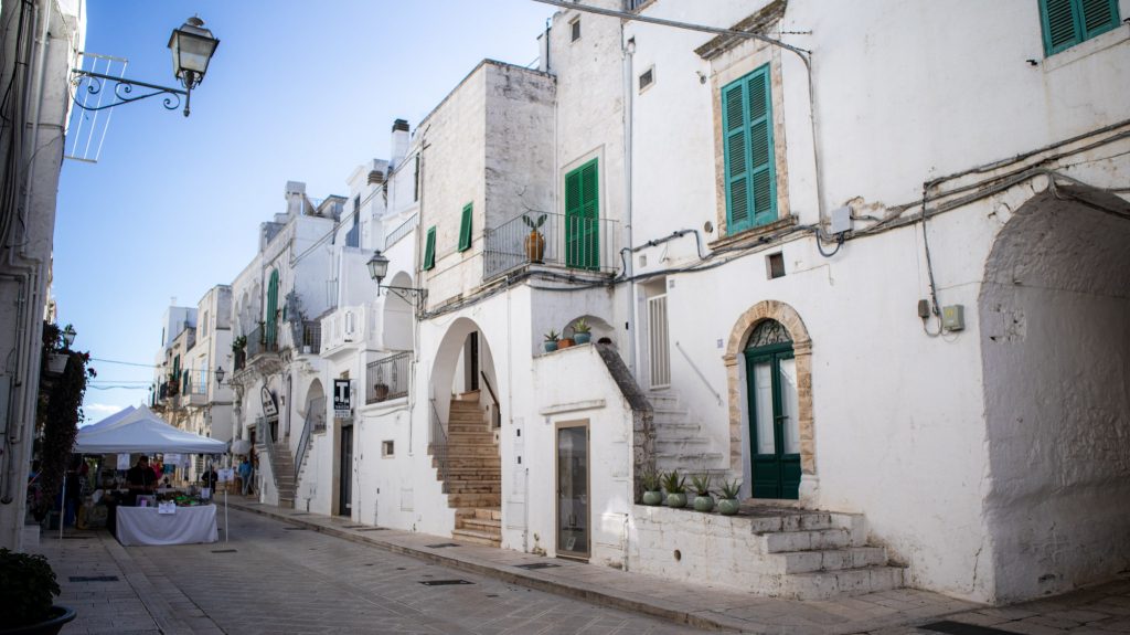Corso Umberto I, Cisternino, Pouilles, Italie