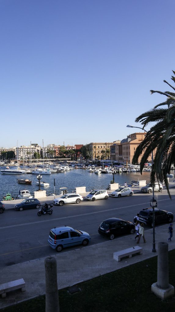 vue sur le port depuis les remparts de Bari