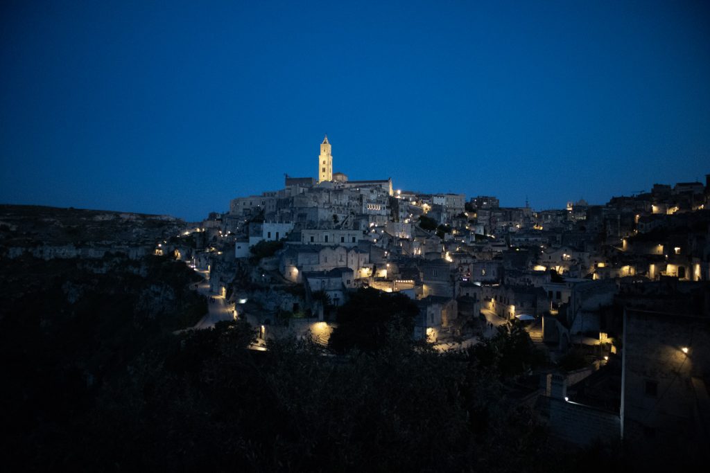 vue sur Matera de nuit