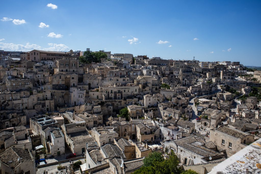 vue sur le Sasso Caveoso depuis la Piazeza del Duomo, quartier emblématiques de la ville de Matera