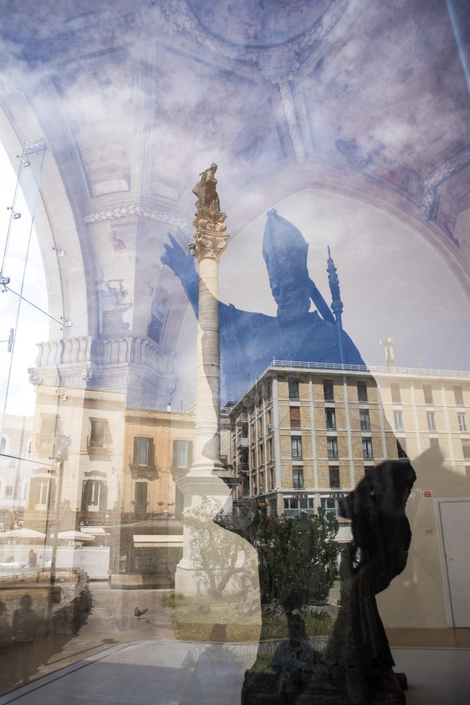 Piazza Sant’Oronzo, la grande place centrale et très animée de Lecce.