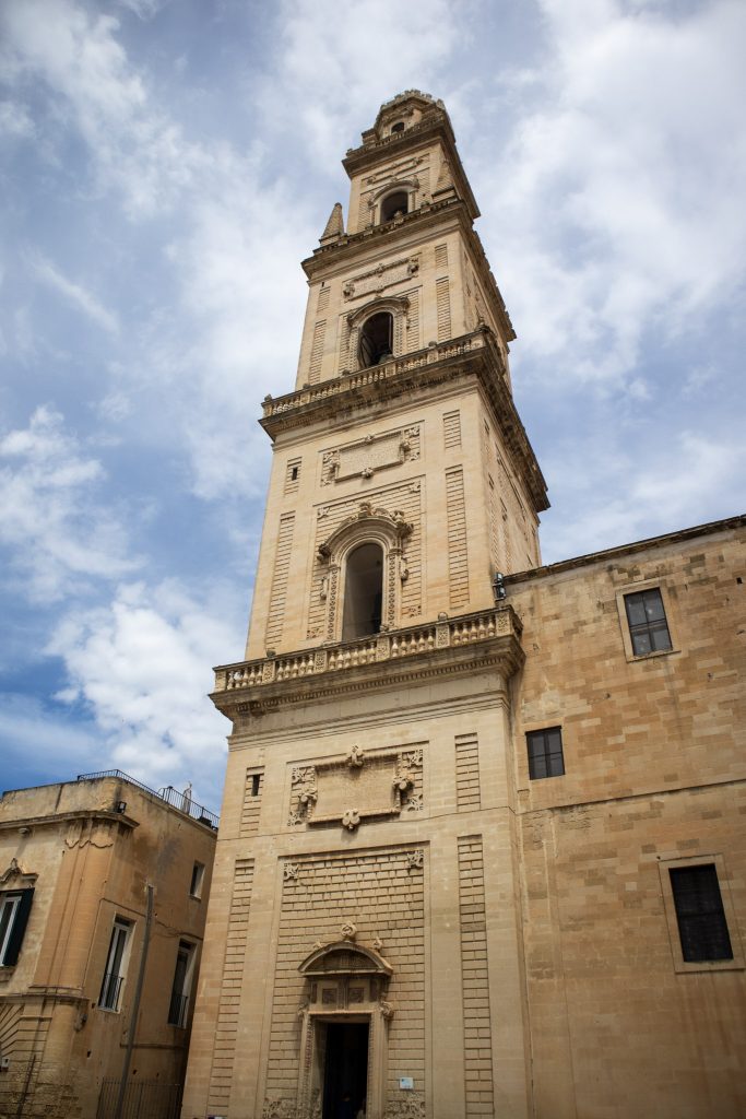 Campanile del Duomo, la tour de la Cathédrale avec vue sur la ville de Lecce