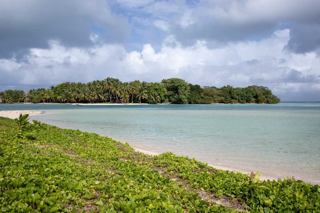 vue sur l'île aux Nattes depuis Sainte-Marie